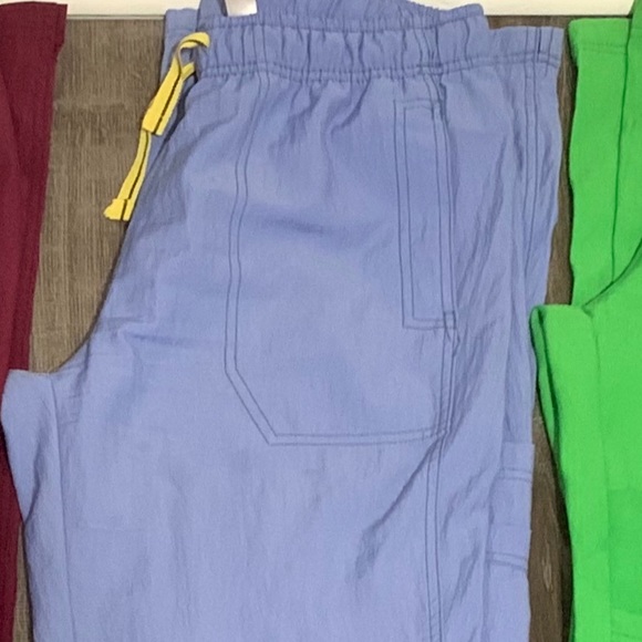 Light blue wonder wink scrubs - Picture 1 of 3